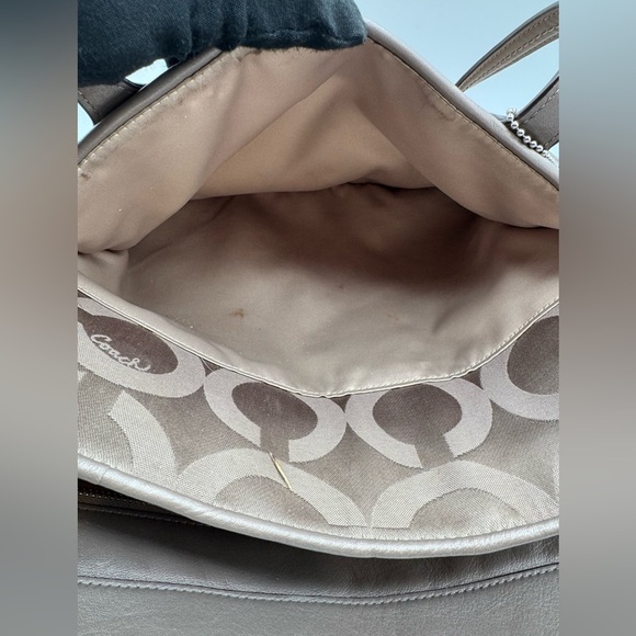 Coach Tan Signature Tote Bag | Very Good Condition - Picture 11 of 15